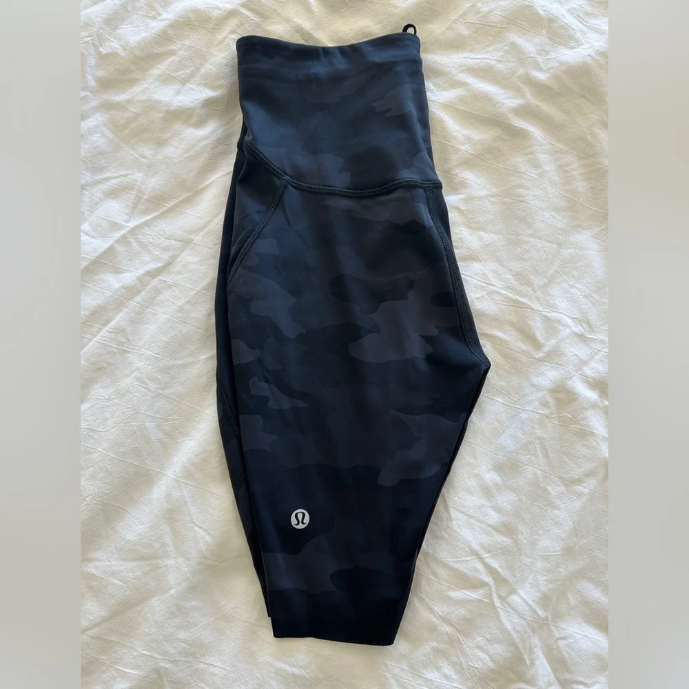 Lululemon Base Pace High-Rise Short 8" size 4 - Picture 5 of 8